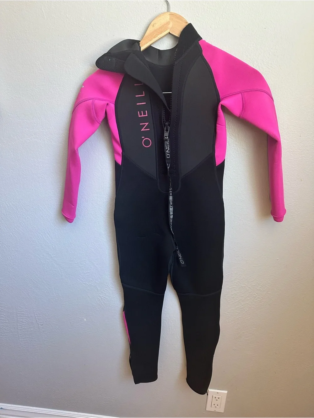O’Neill Reactor II Youth Size 8 Pink Black 3/2mm Full Surf Wetsuit